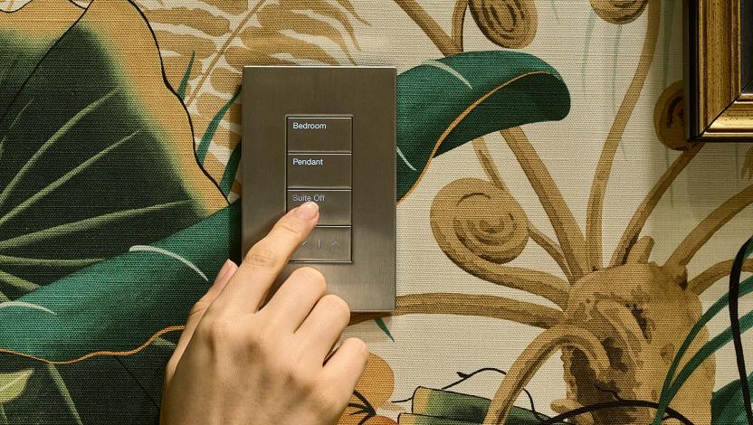 bedroom-with-wallpaper-ritz-tower-palladiom