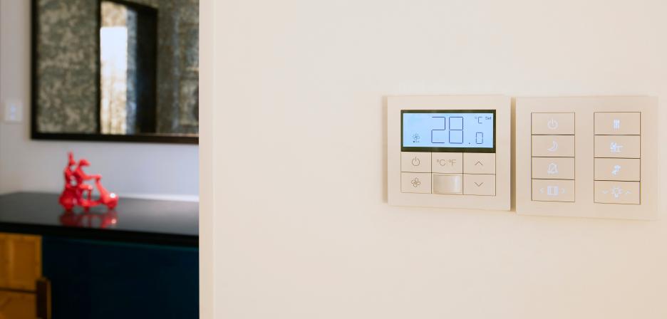 keypad-and-thermostat-hotel-indigo