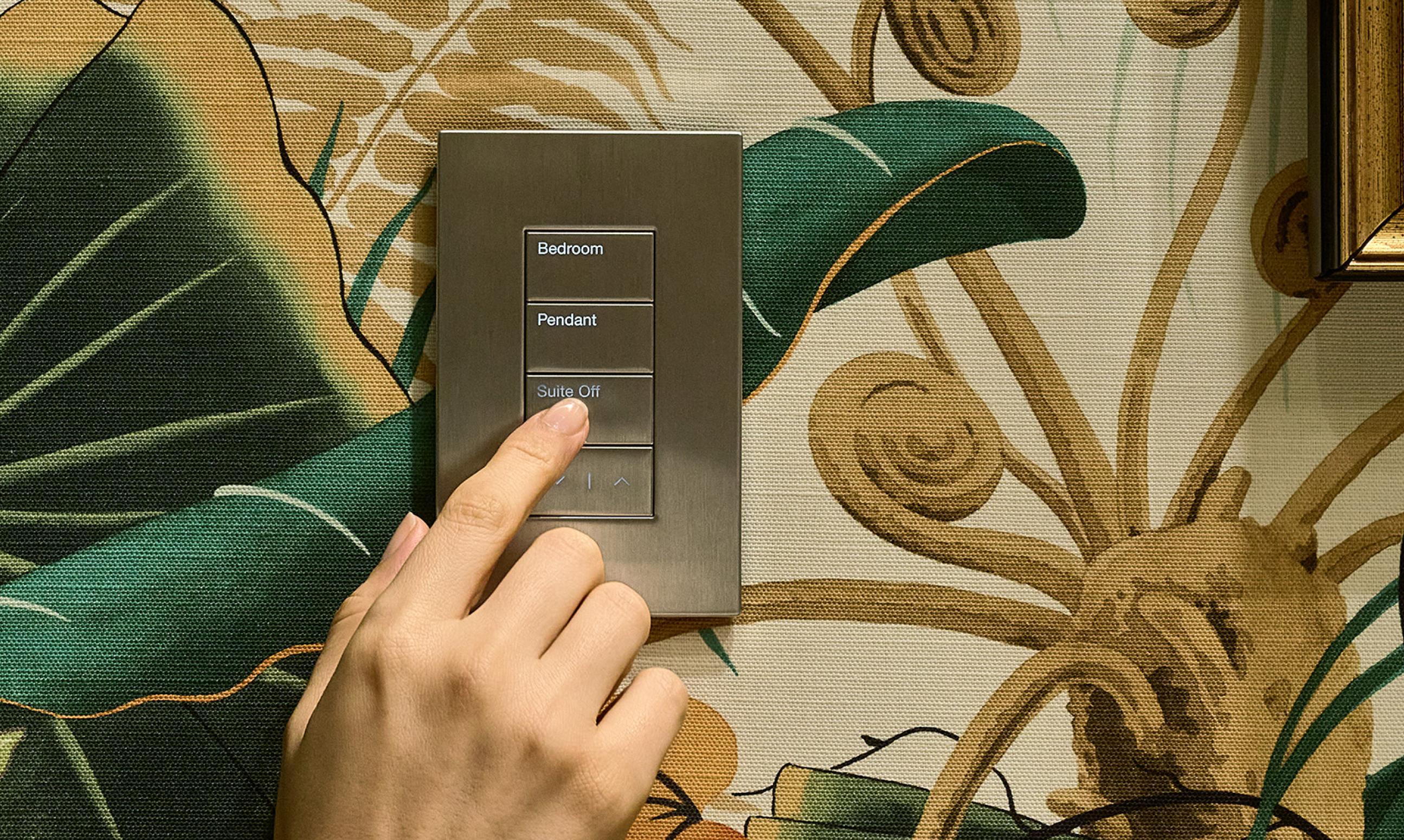 bedroom-with-wallpaper-ritz-tower-palladiom